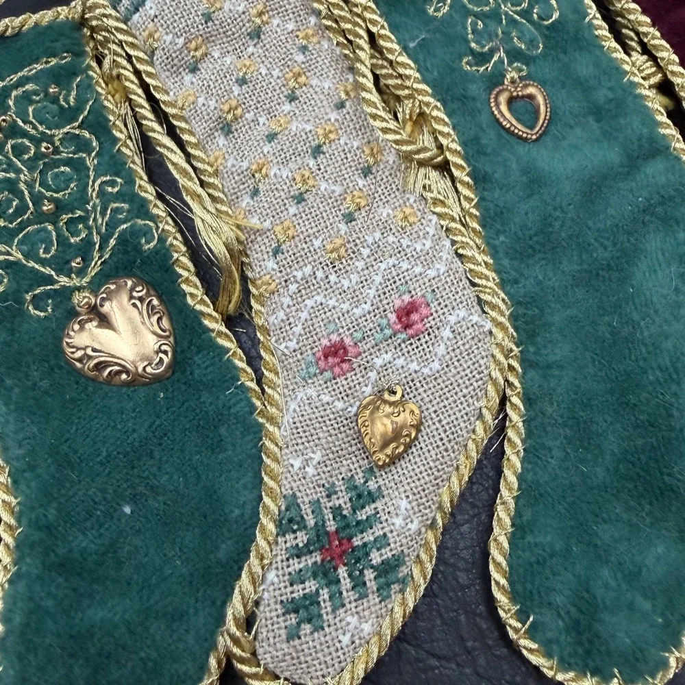28pc Vintage Victorian Style Velvet Tapestry Christmas Ornament Set Gold Tassel